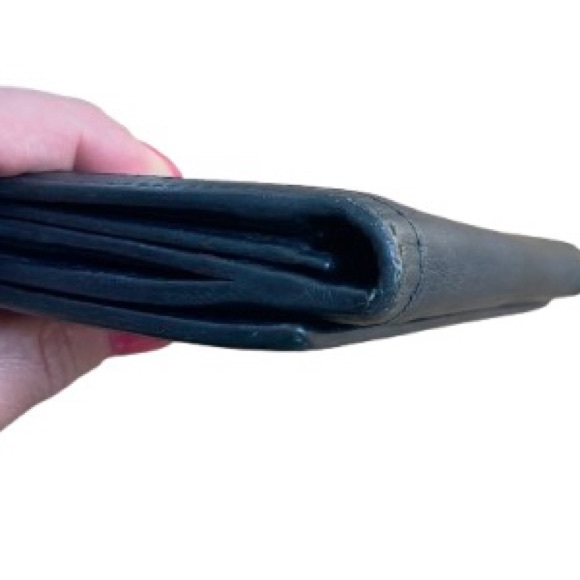 Gucci Vintage, Rare Navy Leather Wallet EUC w/ COA! - Picture 11 of 14